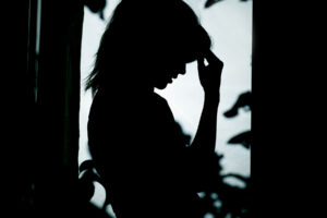Silhouette of a person wanting to learn how to stop pain pill addiction